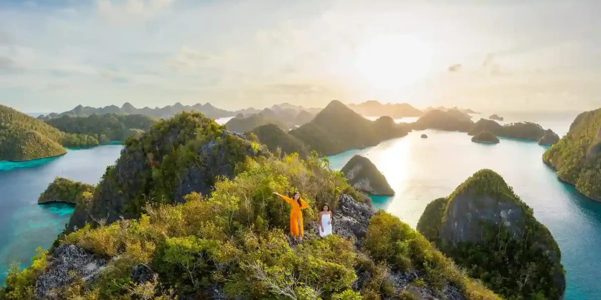 Wayag Viewpoint Raja Ampat | Raja Ampat Liveaboard | Komodo Luxury