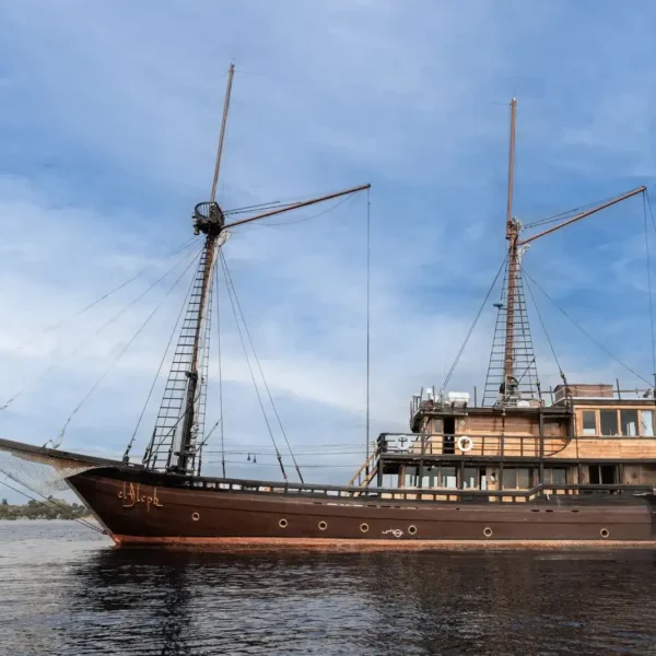 El Aleph Yacht Phinisi Boat Charter | Exterior El Aleph | Komodo Luxury