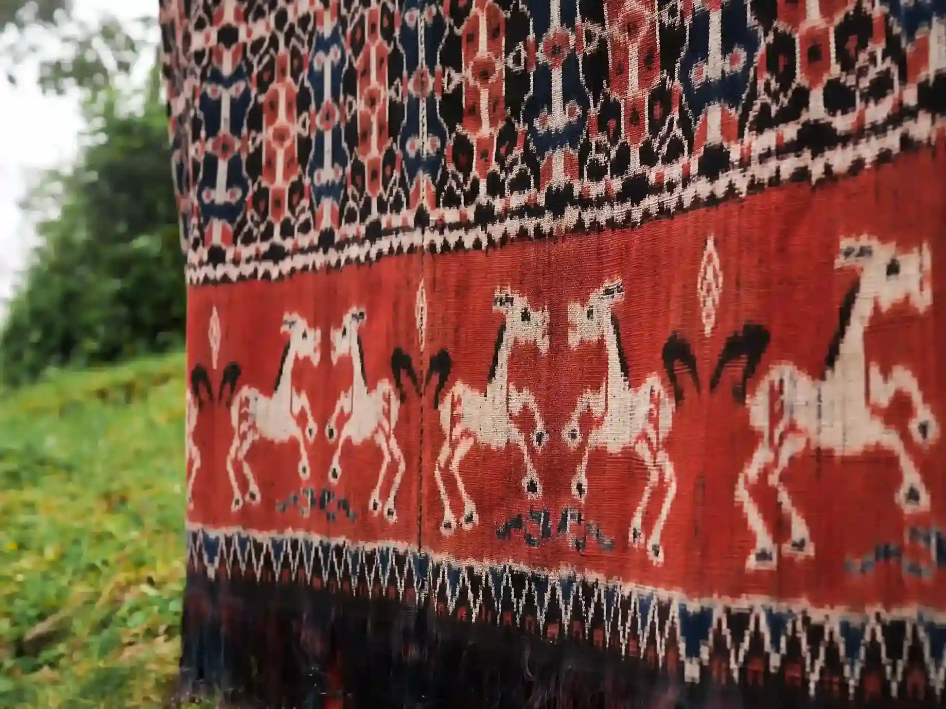 Kain Motif Kuda Besar | Heritage Tenun | Komodo Luxury