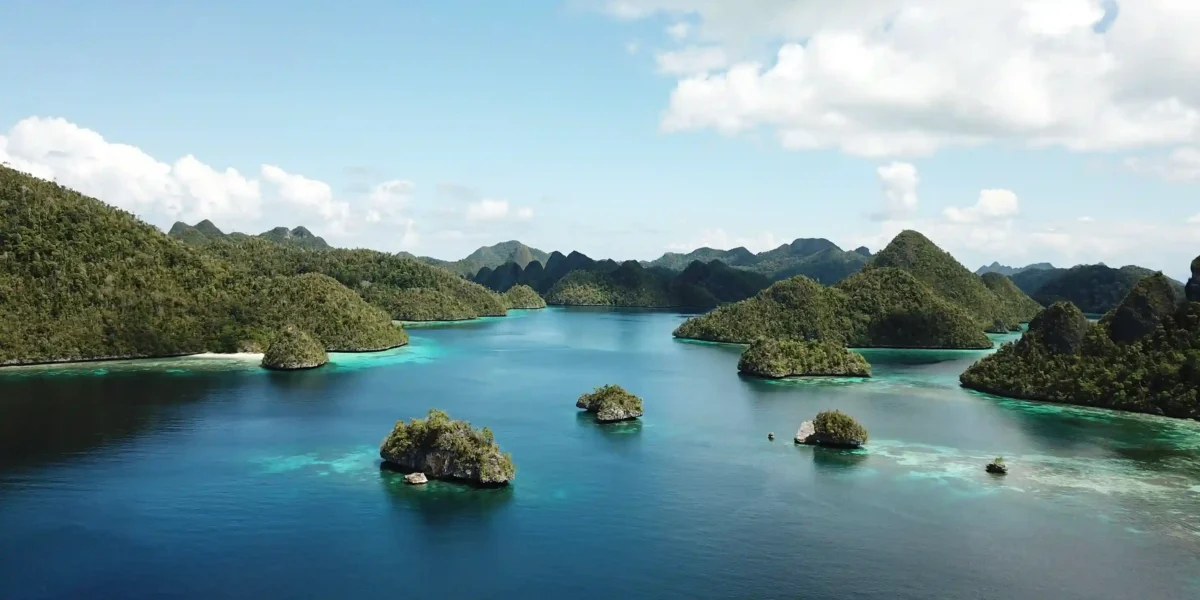 Wayag Island Raja Ampat | Raja Ampat Liveaboard | Komodo Luxury