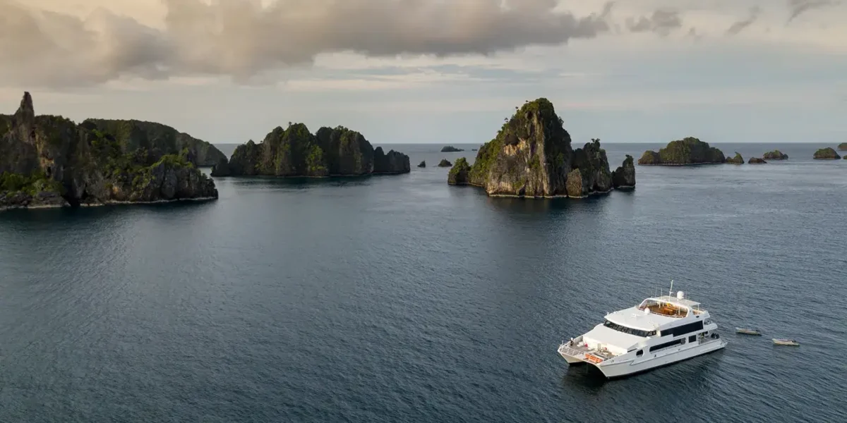 Yacht Sailing Through Raja Ampat Indonesia | Solitude Adventurer | Komodo Luxury