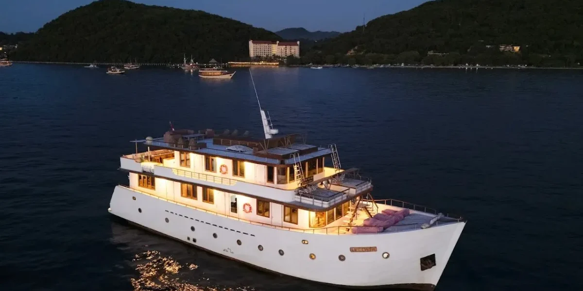 Le Costa Yacht Cruise | How to Start a Yacht Charter Business | Boat Management Service | Komodo luxury