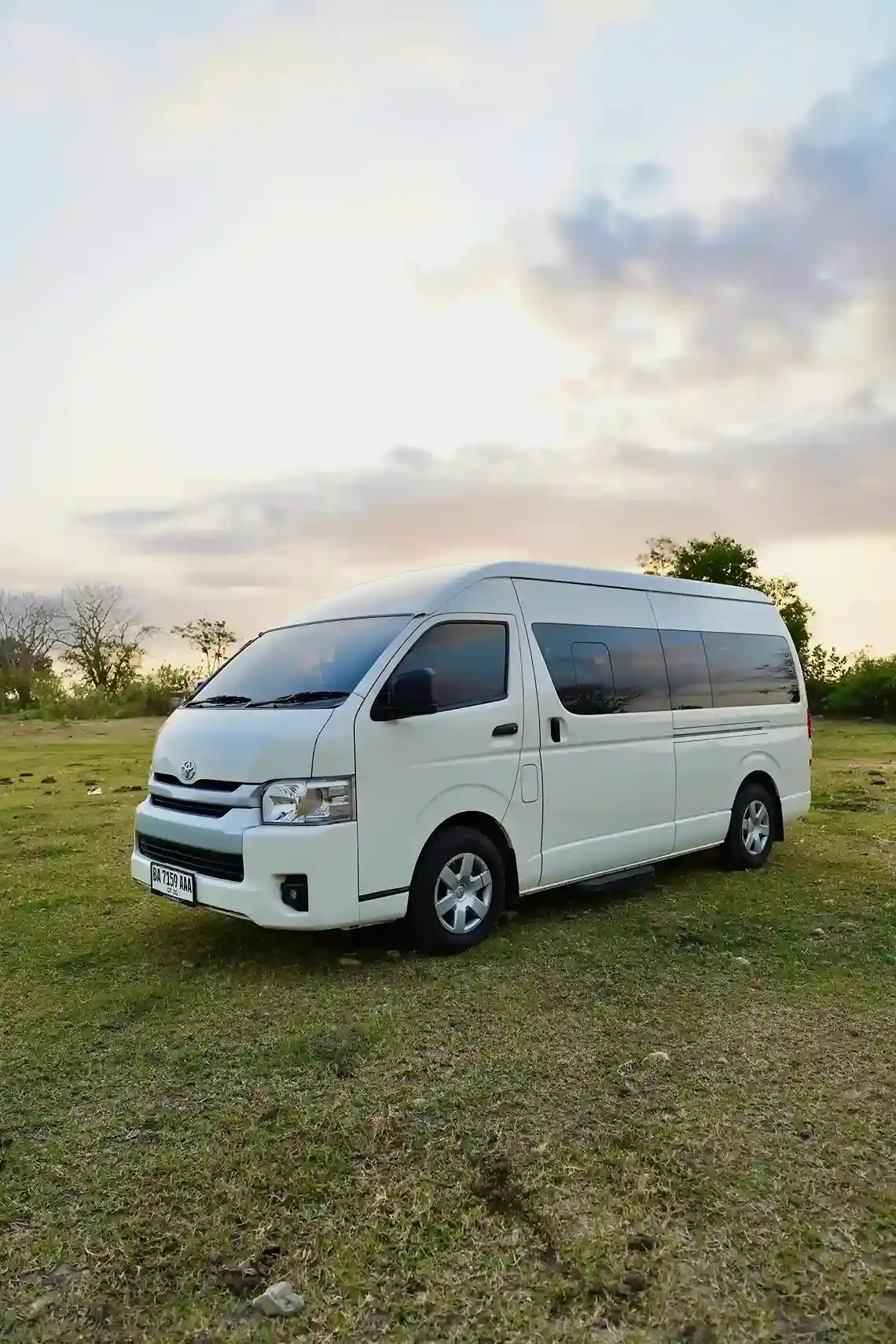 Hiace Rent Car Komodo | Luxury Transport | Komodo Luxury