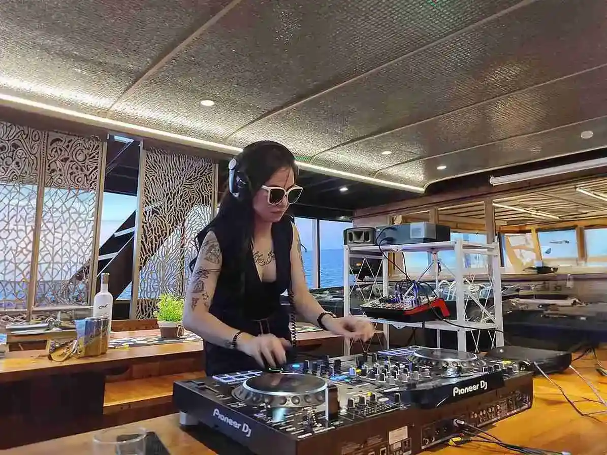 Komodo Boat Party Tour Package