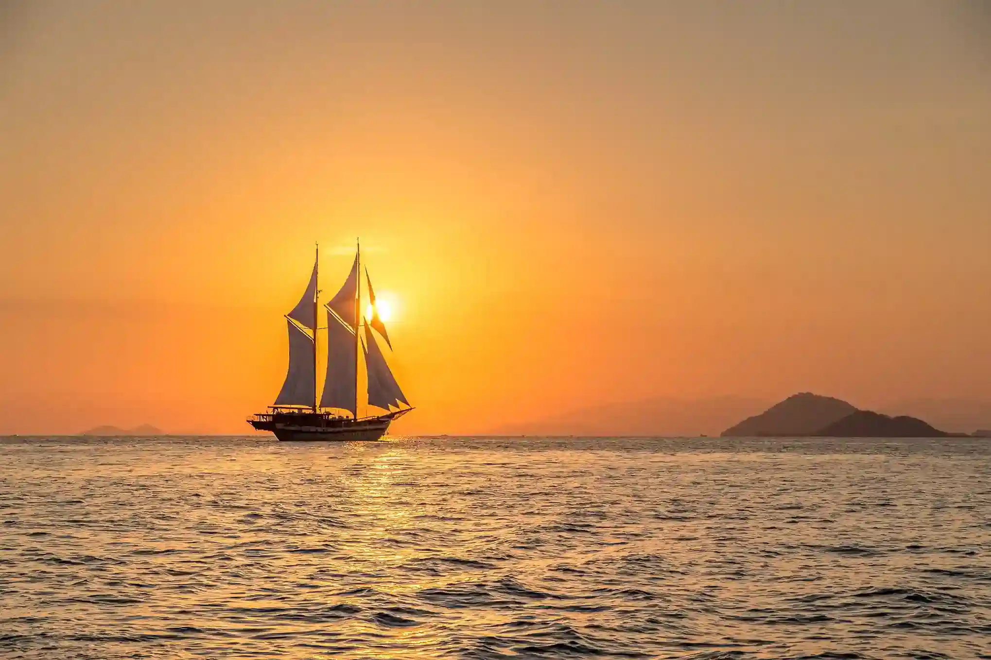 Phinisi Sailing in Komodo Island