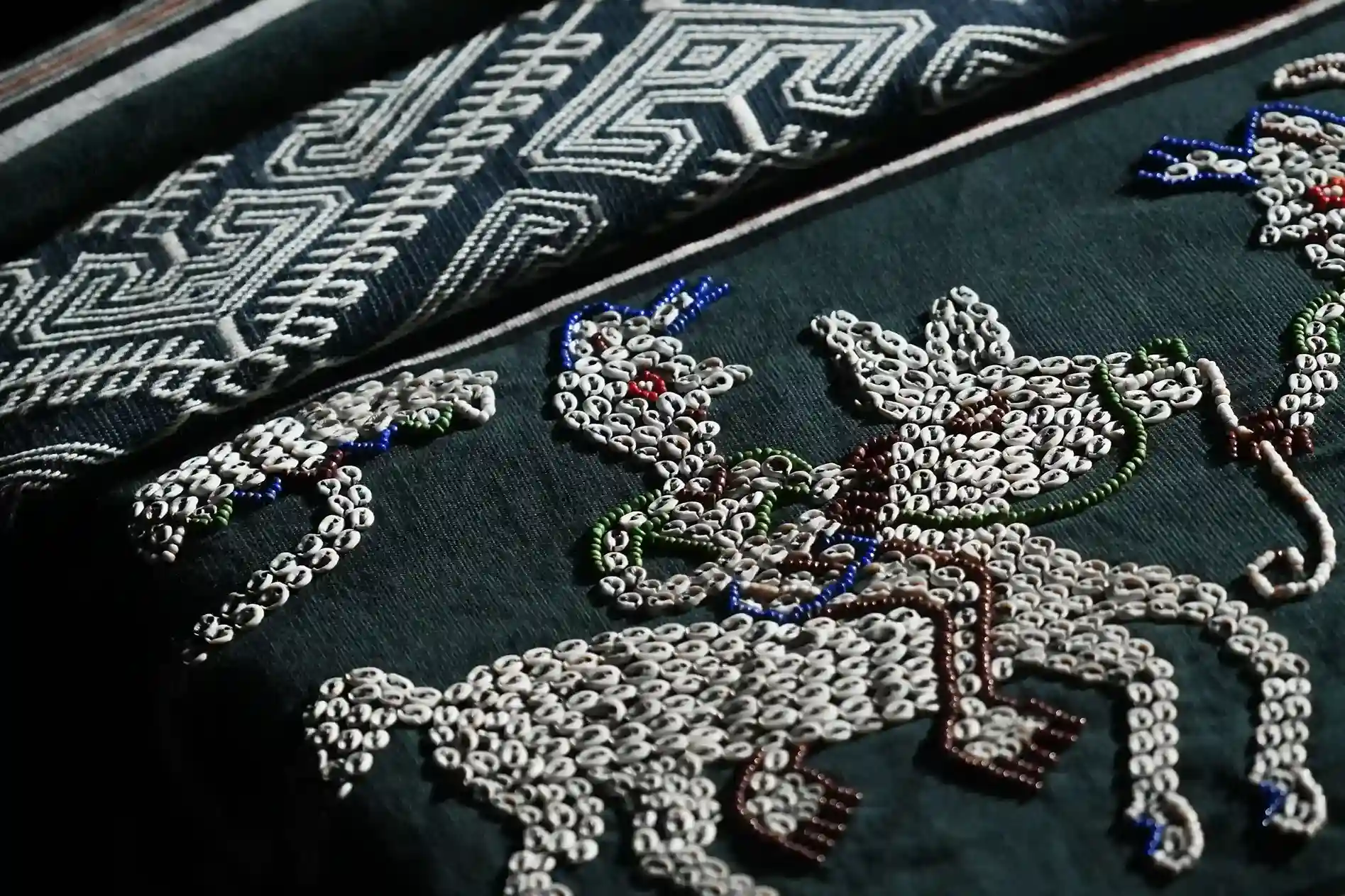 Kain Sarung Pahikung Motif Kerang | Heritage Tenun | Komodo Luxury