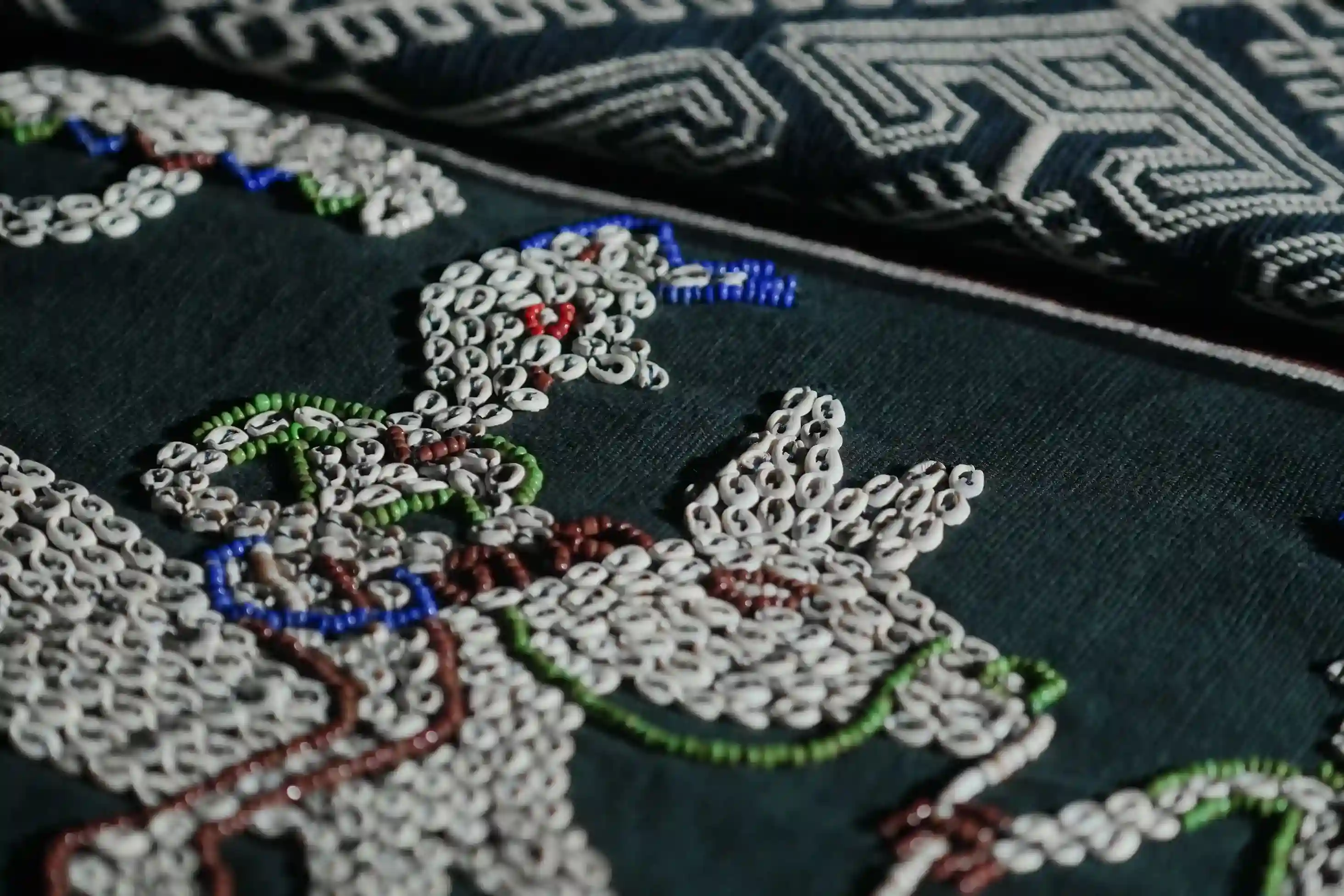 Kain Sarung Pahikung Motif Kerang | Heritage Tenun | Komodo Luxury