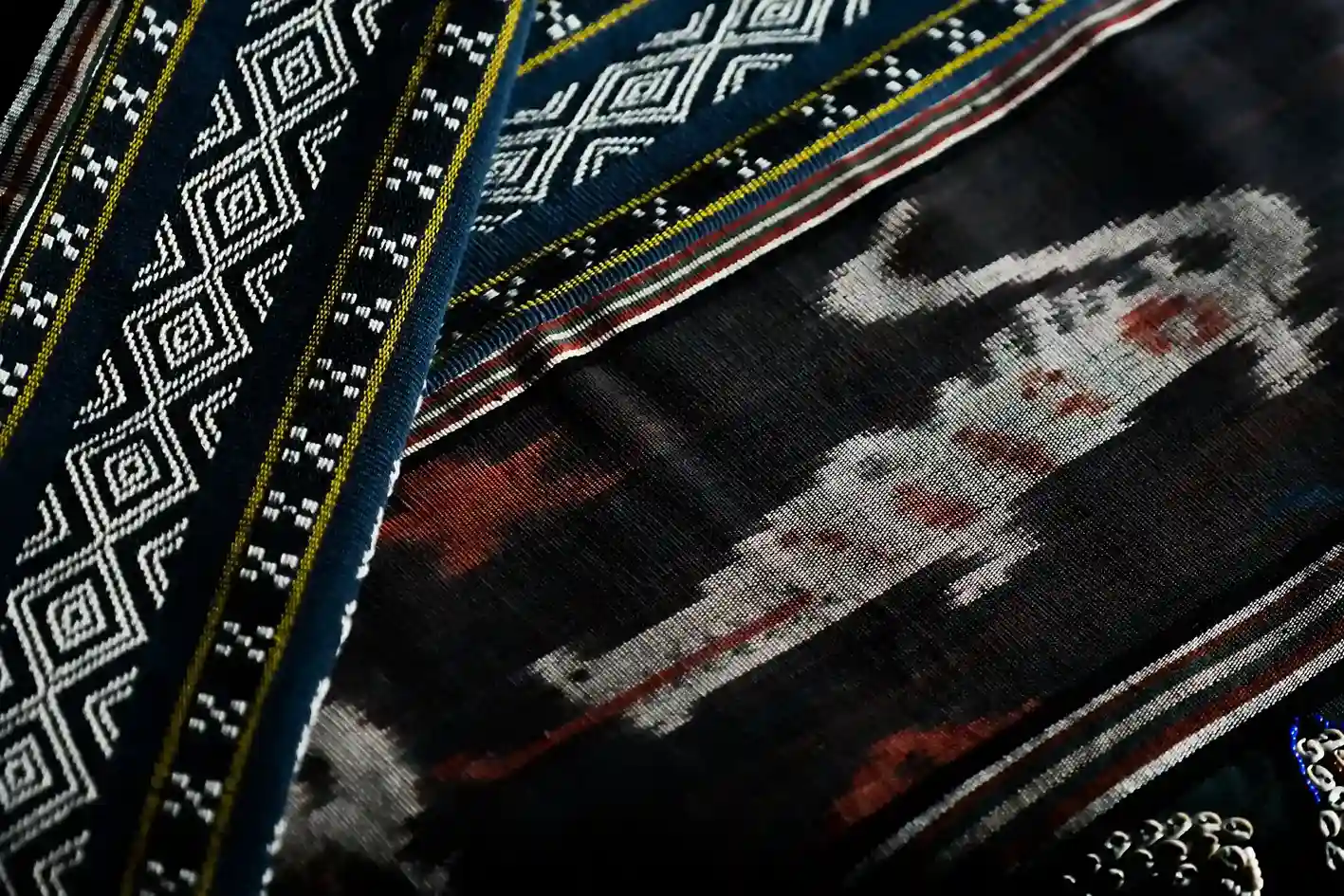 Kain Sarung Pahikung Motif Kerang | Heritage Tenun | Komodo Luxury