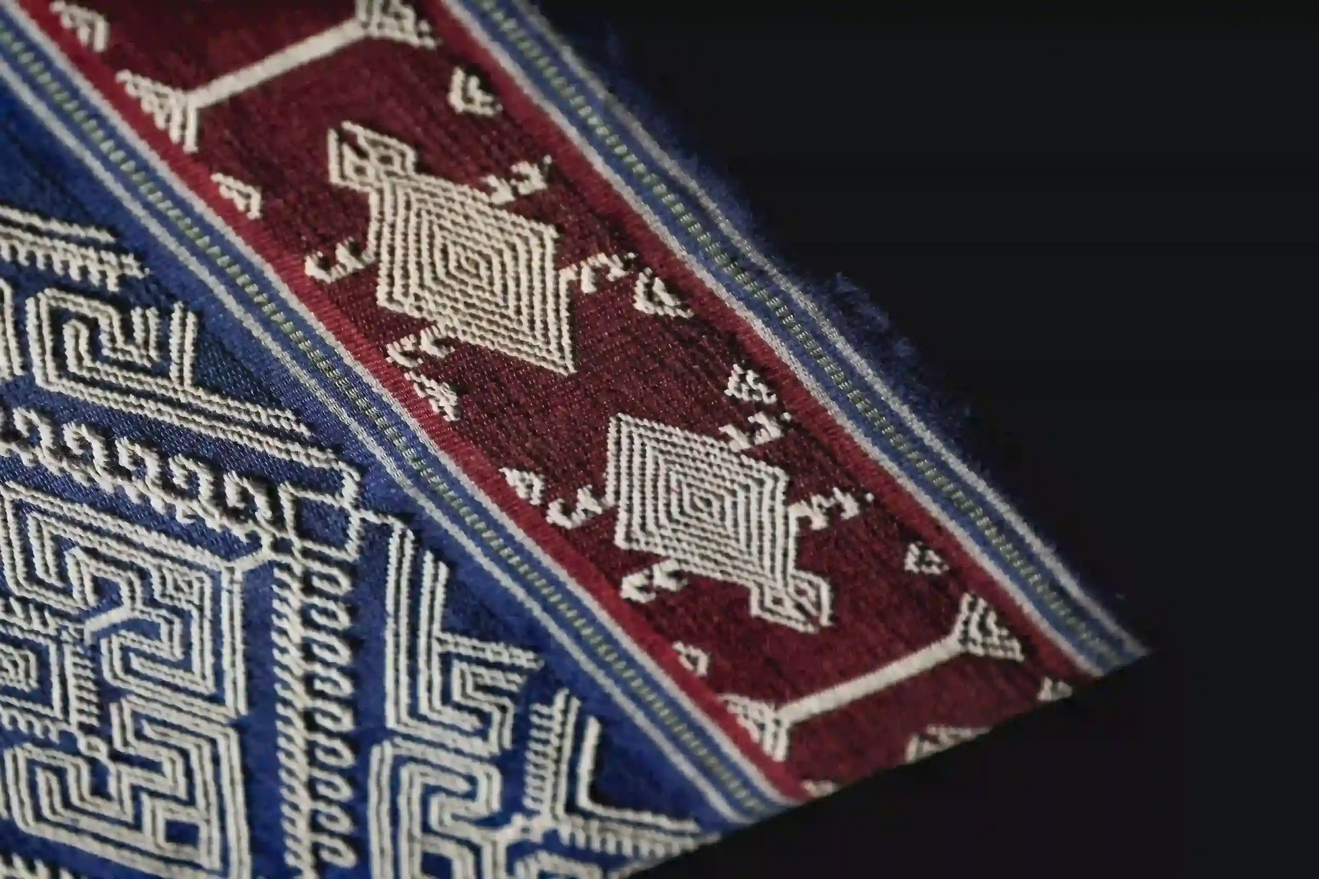 Kain Sarung Pahikung Motif Kura-Kura | Heritage Tenun | Komodo Luxury