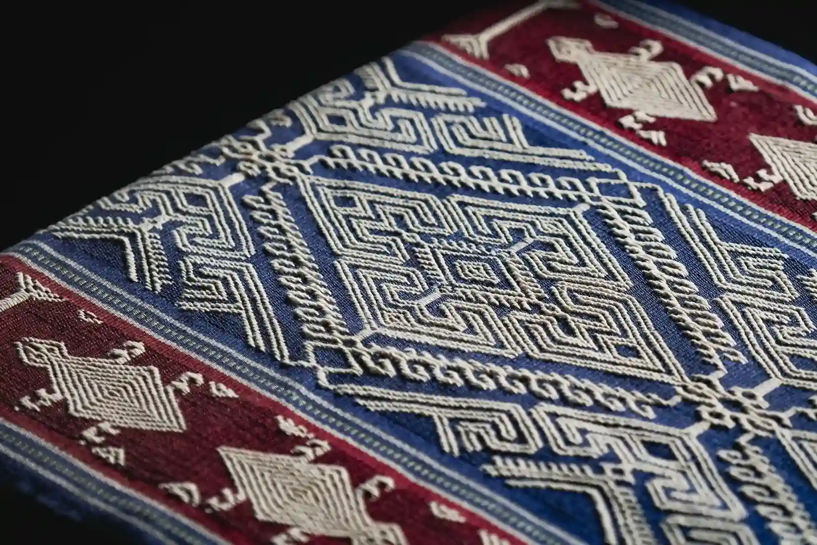 Kain Sarung Pahikung Motif Kura-Kura | Heritage Tenun | Komodo Luxury